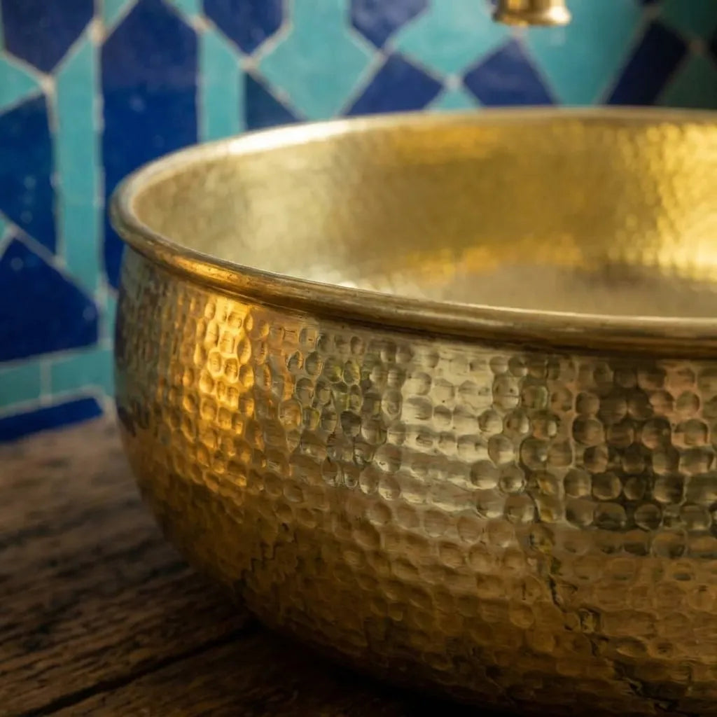 Round Hammered Brass Vessel Sink for Bathroom Vanity